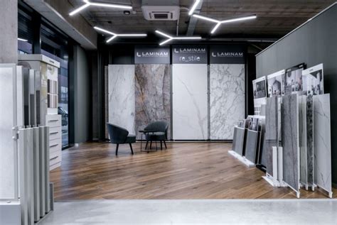 Interiér showroomu s ukážkami fasádnych a soklových obkladov