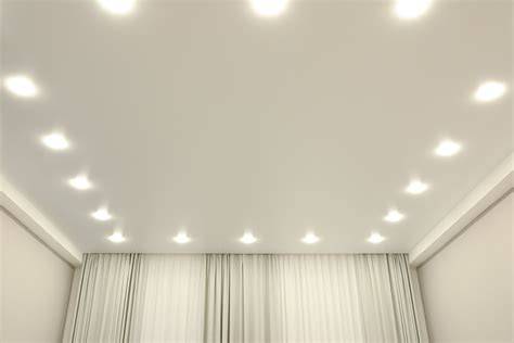 moderné sadrokartónové stropy s LED osvetlením