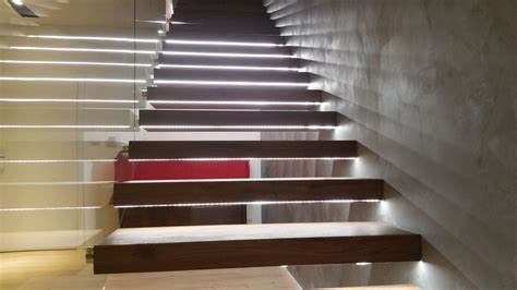 Moderné schodisko s LED osvetlením