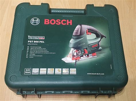 Detailný záber na priamočiaru pílu Bosch PST 900 PEL