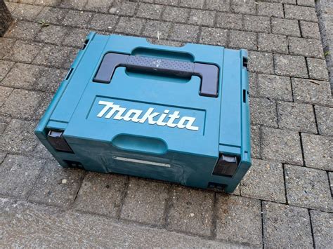Makita MAKPAC Systainer vs. plastový kufor