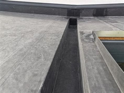 Detail aplikácie tesniacich pások do prvej vrstvy hydroizolácie
