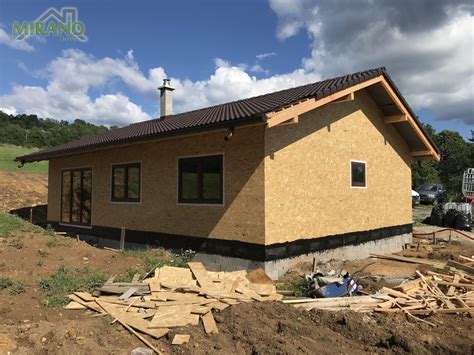 Bungalov so slamennou strechou