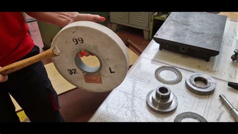 Použitie brúsneho kameňa na oživenie diamantového kotúča