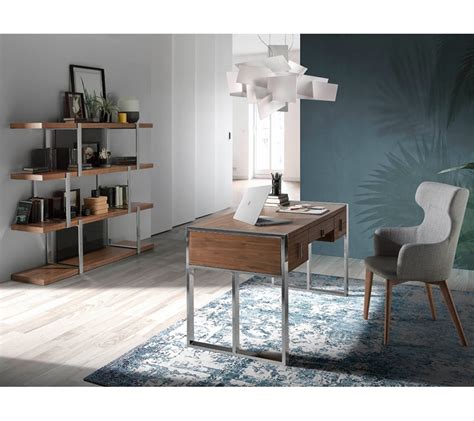 Štýlový písací stôl v modernom interiéri