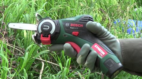 Ukážky použitia Bosch EasyCut 12 v záhrade