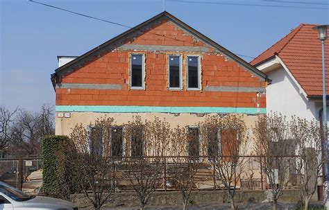 Fotografia starého domu pred rekonštrukciou