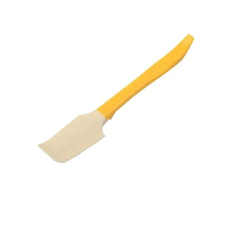 Silikónová stierka s bambusovou rukoväťou v akcii