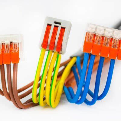 Prehľad výhod a aplikácií PVC úchytov káblov