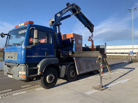 Logistika a doprava stavebných materiálov s hydraulickou rukou