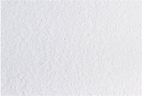 Biela hlinená omietka v modernom interiéri