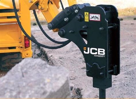 Hydraulické kladivo Soosan pripojené k JCB 4CX