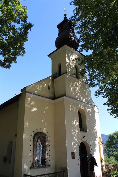 Murovaný Kostol Navštívenia Panny Márie vo Vlkolínci