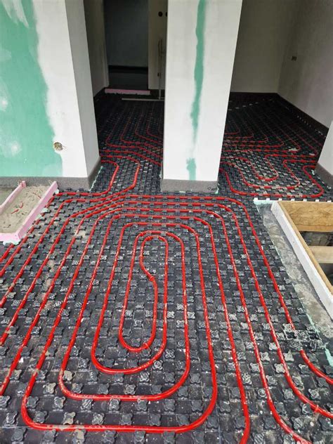 Vyrovnávanie podkladu samonivelačným poterom