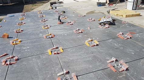 Pokladanie dlažby pomocou vyrovnávacieho systému