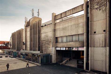 Interiér zrekonštruovanej kinosály v Dome kultúry Šaľa s novými sedačkami