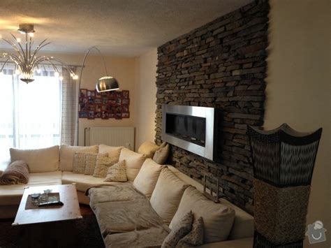 Kamenný obklad okolo krbu