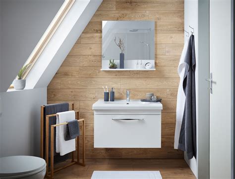 príklady interiérov s bielym keramickým obkladom