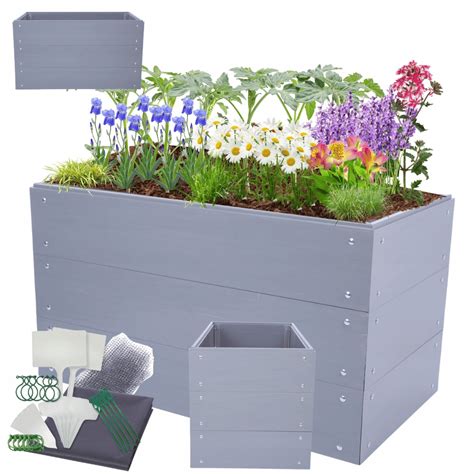vyvýšený záhon vytvorený z recyklovanej PVC prepravky na terase