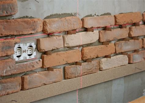 Príprava podkladu na lepenie tehlového obkladu