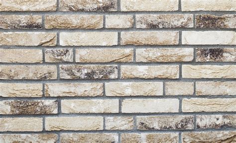 Hotový tehlový obklad s precízne urobenými škárami