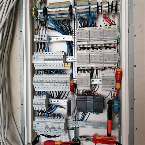 Elektroinštalačné práce v priebehu rekonštrukcie