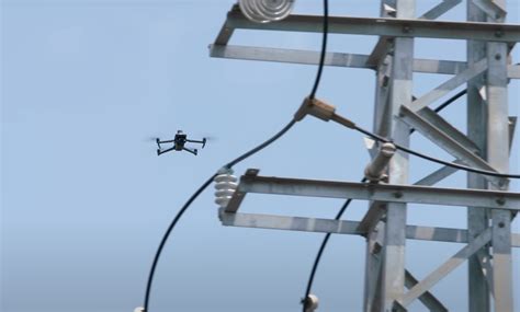 Moderná termovízna snímka strechy realizovaná dronom