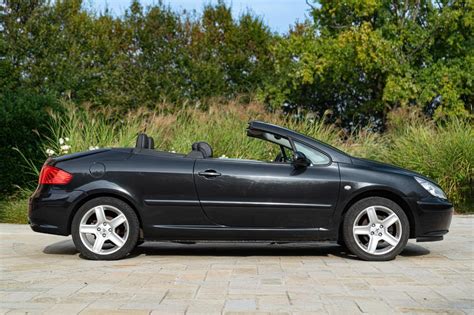 Rozmiestnenie poistkových skriniek v aute Peugeot 307 CC