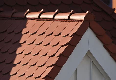 Tradičná pálená bobrovka v tehlovej farbe