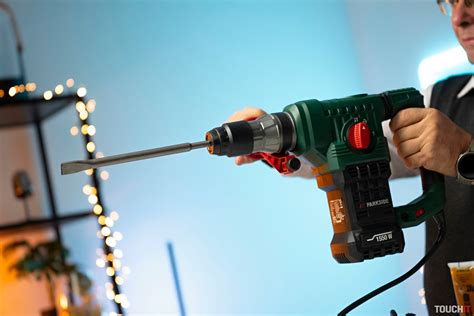 Ilustrácia troch režimov práce: vŕtanie s príklepom, vŕtanie, sekanie