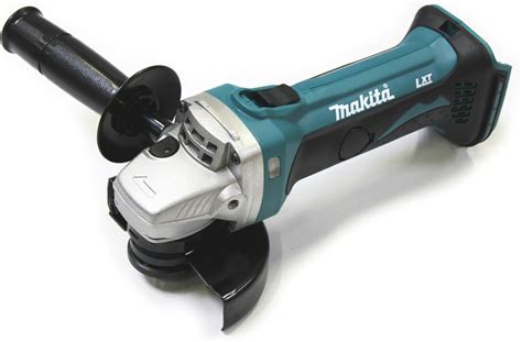 Makita DGA452Z v akcii