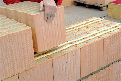 Brúsené tehly a tenká vrstva malty