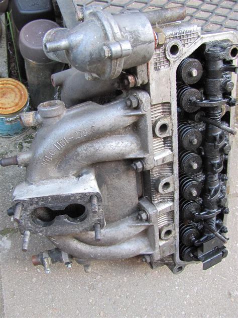 Motor s čistým a zaneseným sacím potrubím