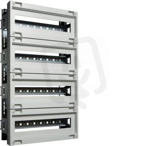 Detail interiéru 72-modulového rozvádzača s DIN lištami a svorkovnicami