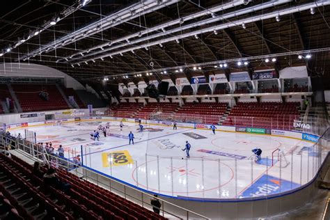 Panoráma športovísk v Bardejove, vrátane zimného štadióna a kúpaliska
