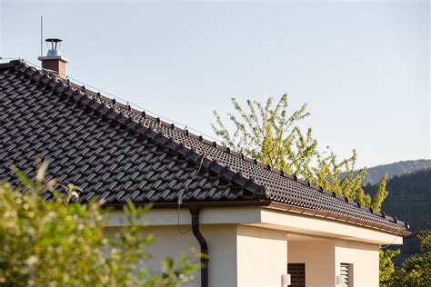 Strecha rodinného domu chránená pred živlami