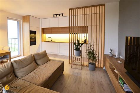 Drevené lamely ako deliaca stena