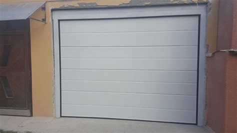 sekcionálne garážové brány