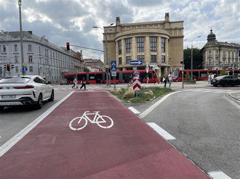Nová cyklotrasa na Bajkalskej ulici s vodorovným značením