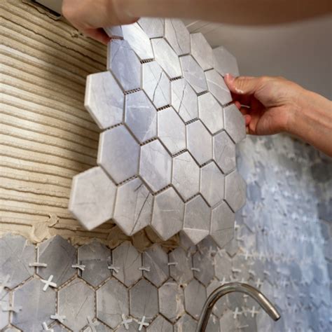 Lepenie prvého samolepiaceho štvorca