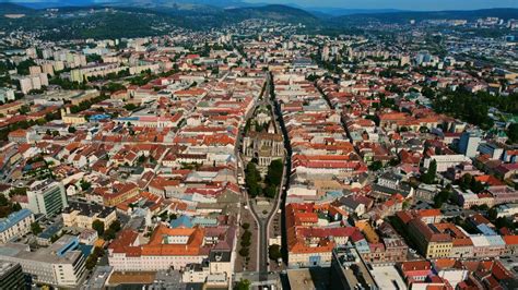 Letecký pohľad na križovatku VSS v Košiciach pred rekonštrukciou s vyznačenými dopravnými uzlami