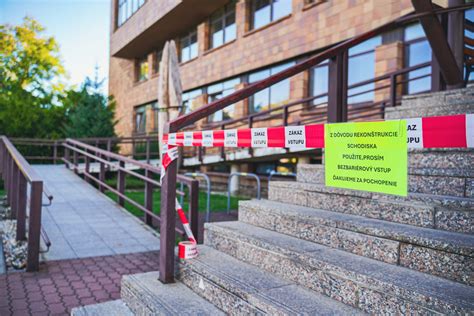 Vstup do budovy Pedagogickej fakulty UK