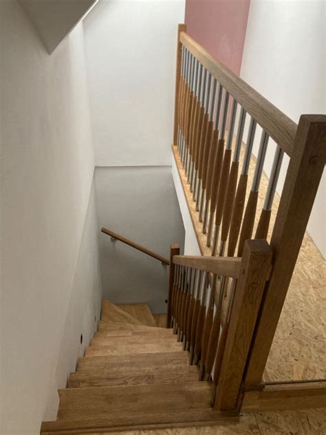 Detailné zobrazenie problémov s nedostatočnou podchodnou výškou schodiska