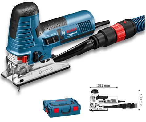 Priamočiara píla Bosch GST 90 BE v akcii s detailom čistého rezu