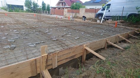 Základová doska pre kamenný plot