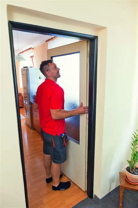 Použitie vodováhy pri montáži zárubne