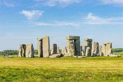 Staroveké kamenné stavby