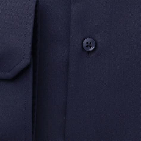 Detailný pohľad na štruktúrovaný povrch obkladu Abisso Navy v námorníckej modrej farbe