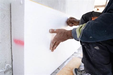 Príprava povrchu pred lepením polystyrénu