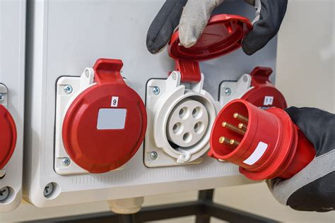 Rozdiel medzi elektrickým rozvádzačom a rozvodnicou